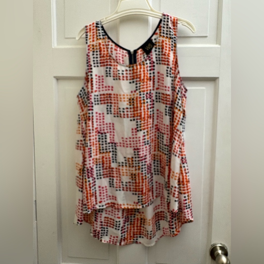 Sleeveless large woman’s top